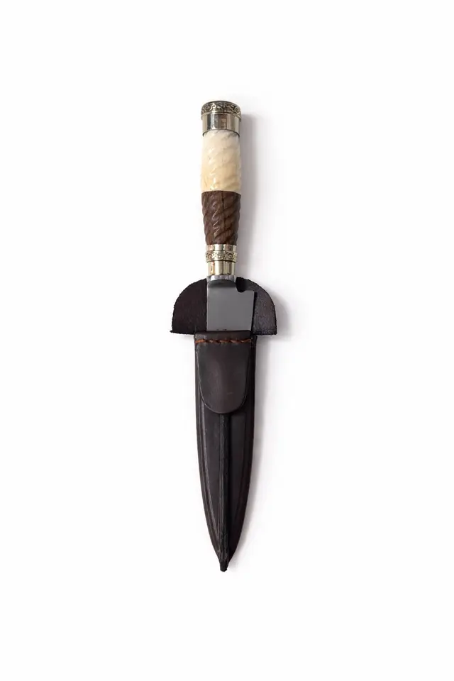 Cuchillo Criollo Premium en Acero Inoxidable con Mango de Asta Tallada y Detalles en Alpaca – Con Vaina de Cuero, cuchilleria , para complementos — Tierra Argentina
