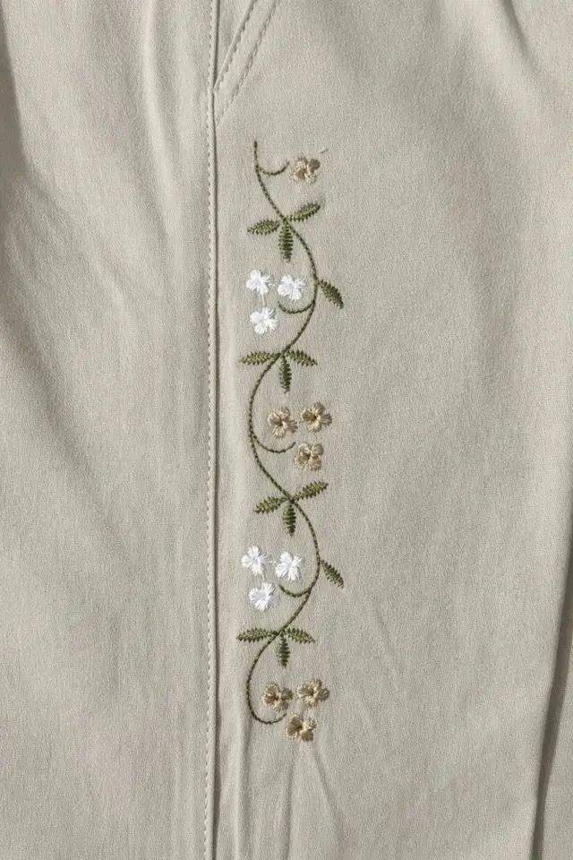 Bombacha gabardina elastizada bordada beige CL Jazmin, para dama — Tierra Argentina
