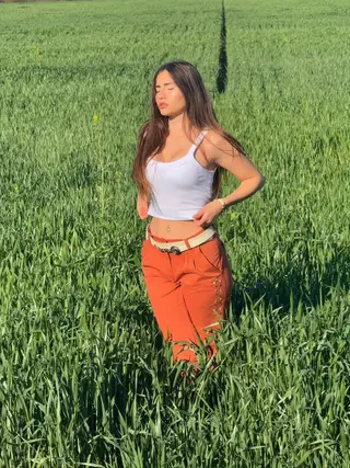 Bombacha gabardina elastizada bordada ladrillo, para dama — Tierra Argentina (foto 3)