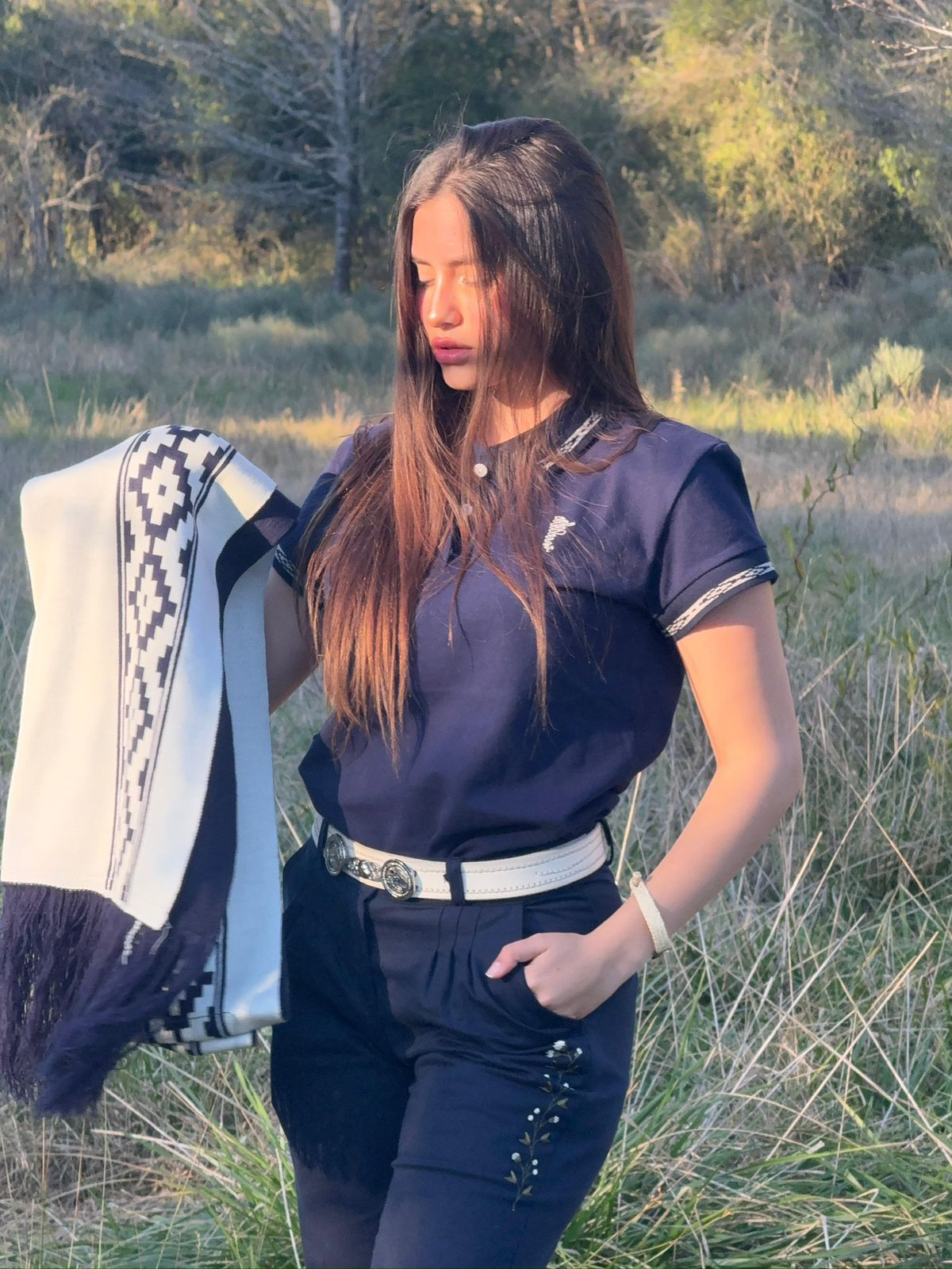 Bombacha gabardina elastizada bordada azul