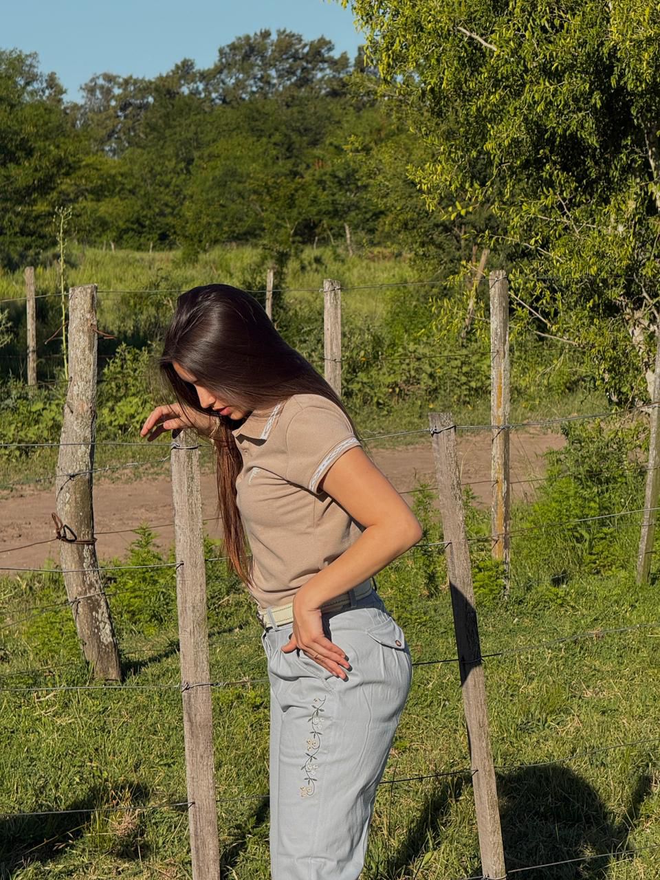 Bombacha gabardina elastizada bordada gris perla 