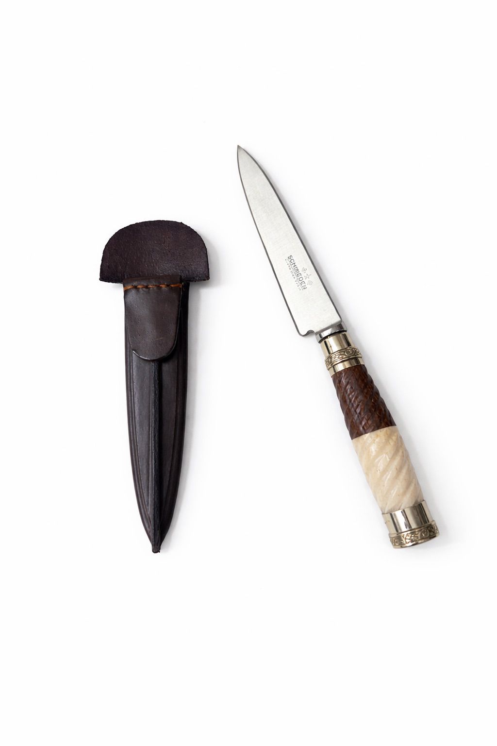Cuchillo Criollo Premium en Acero Inoxidable con Mango de Asta Tallada y Detalles en Alpaca – Con Vaina de Cuero
