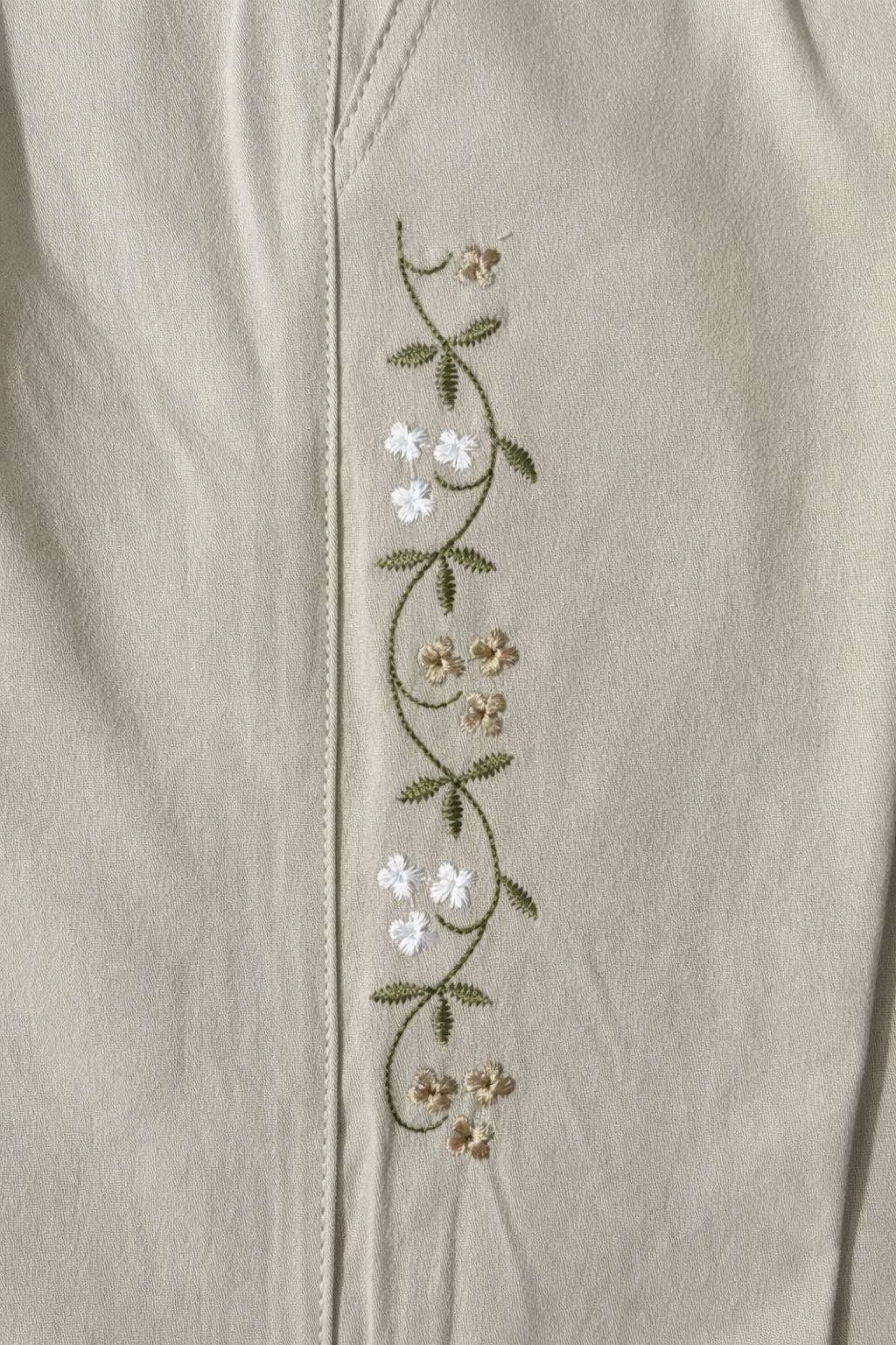 Bombacha gabardina elastizada bordada beige CL 3